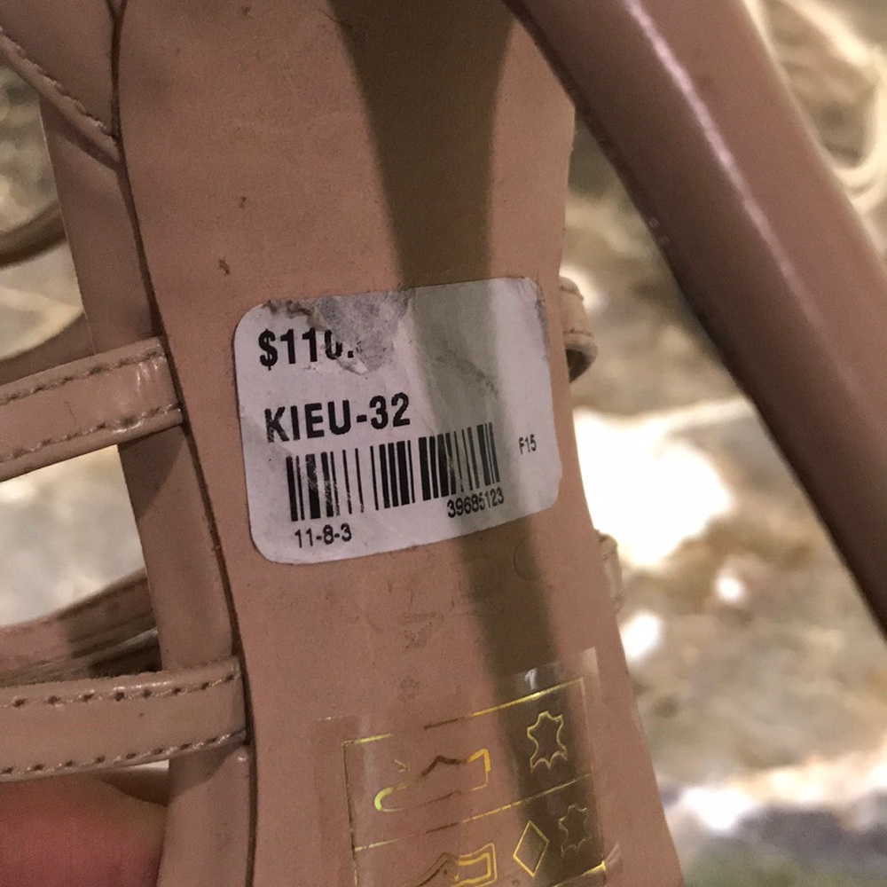 Also strap pumps - Picture 2 of 3